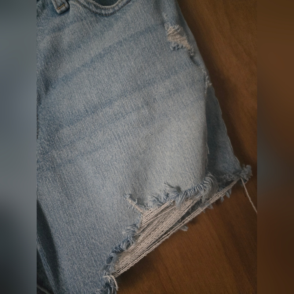 Lucky Brand Distressed 90s Midi Jean Shorts - Picture 2 of 7